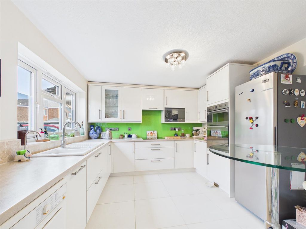 Property photo 2 of 11 Cam02435G0-Pr0179-Still015.Jpg