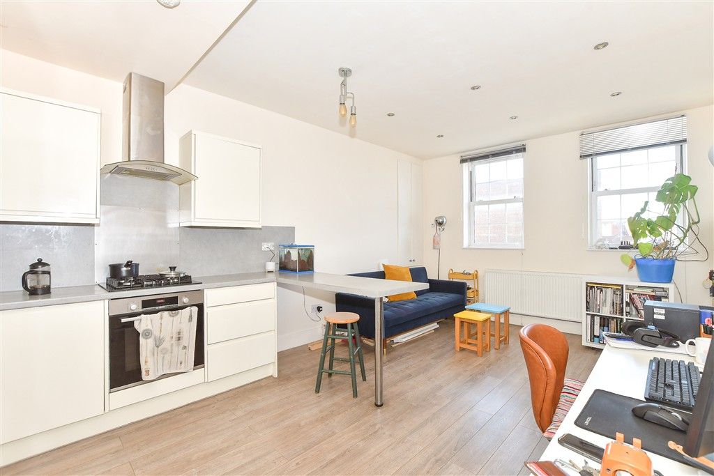 Property photo 3 of 8 Kitchen/ Lounge