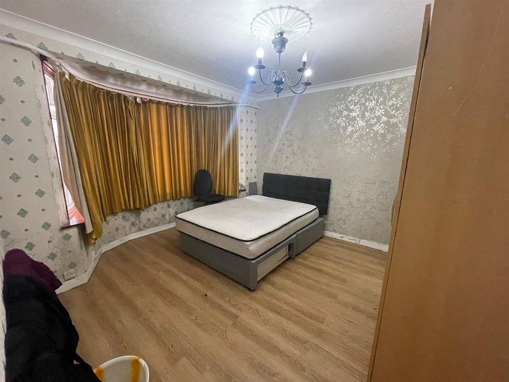 Property photo 3 of 10 Bedroom 4