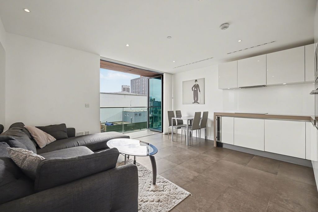 Property photo 3 of 12