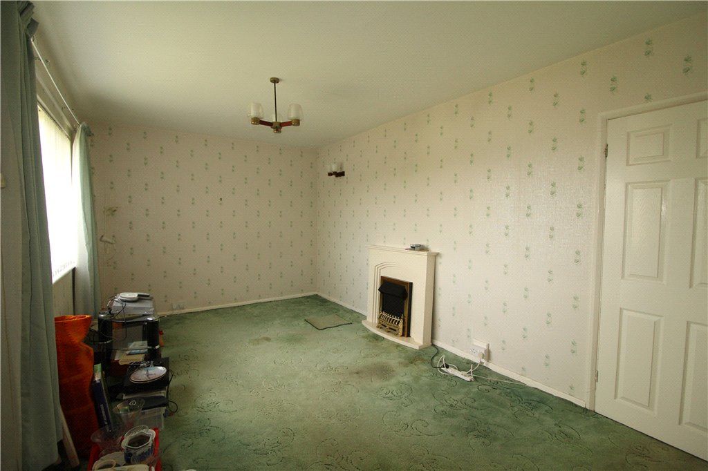 Property photo 3 of 11 Living Room