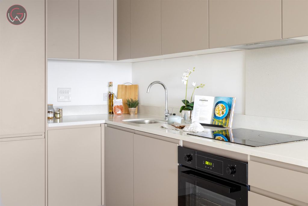 Property photo 3 of 27 Station House, Milton Keynes 13 Â© David Phillips F
