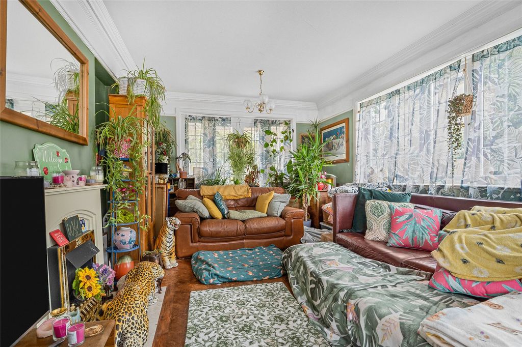 Property photo 3 of 22 Picture No. 05