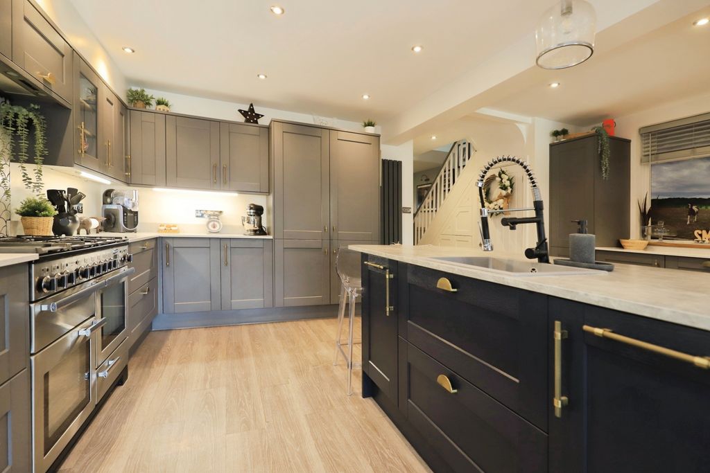 Additional image 6 of 4 bed semi-detached house for saleBruce Road, Kidderminster DY10