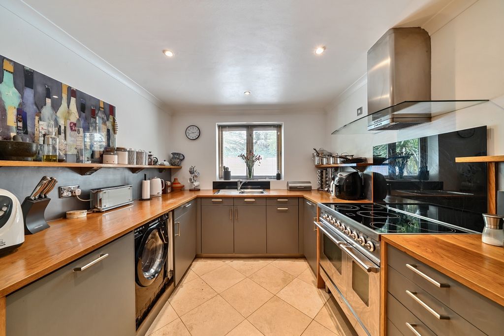 Property photo 2 of 16 43-682205Ac648Cb-...