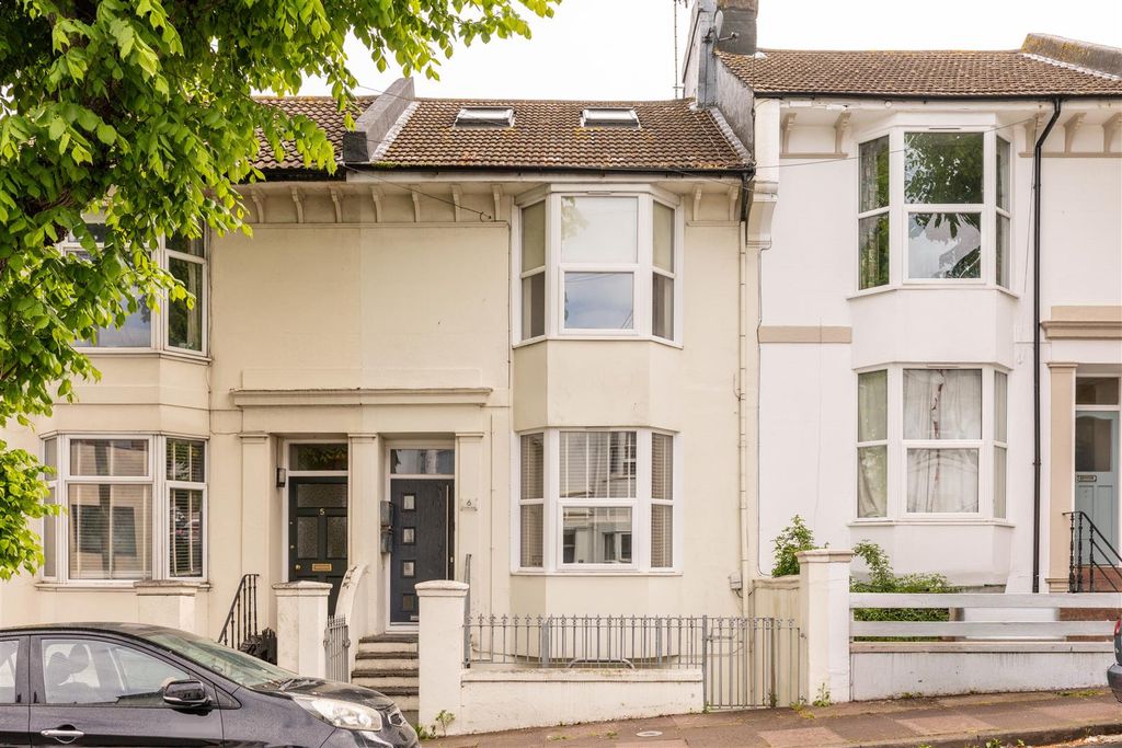 Property photo 1 of 17