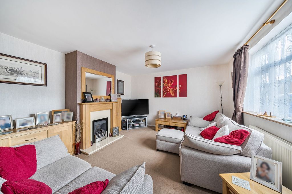 Property photo 2 of 17 Lounge