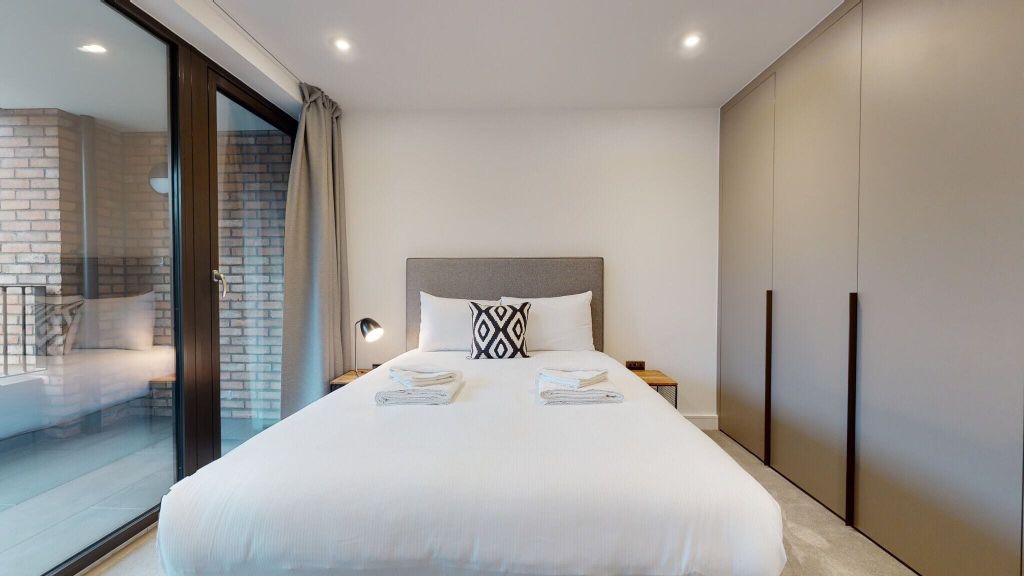 Property photo 3 of 24 Bedroom