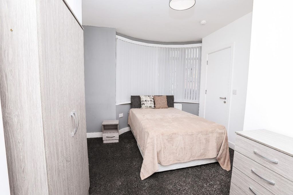 Property photo 1 of 18 102 Meath #1.Jpg