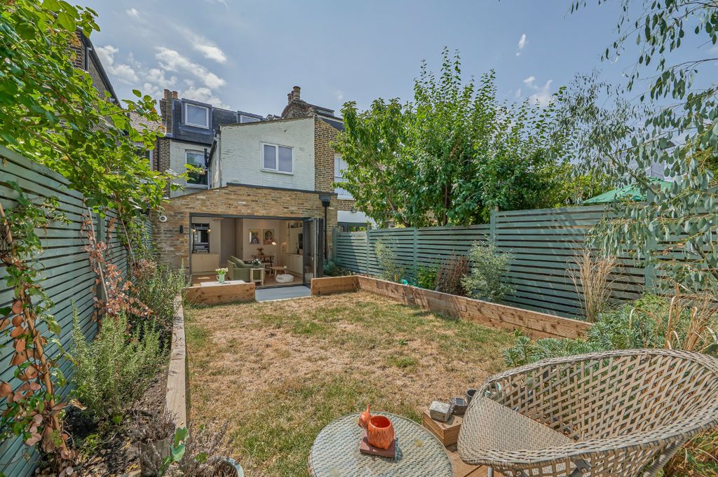 Property photo 3 of 22 Picture No. 21