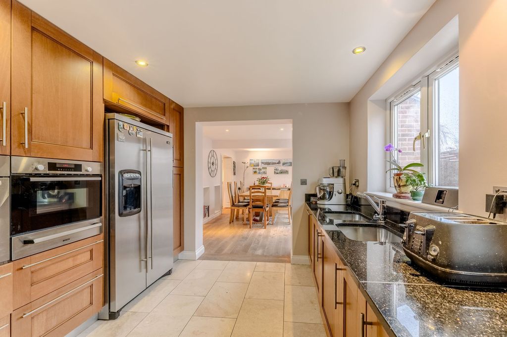 Property photo 2 of 20