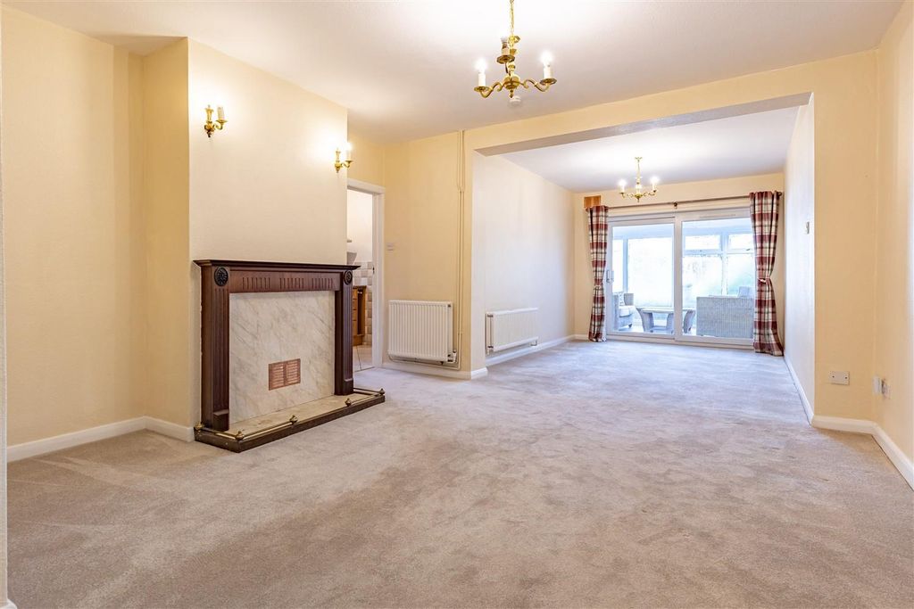 Property photo 2 of 24 9, Princes Close (7).Jpg