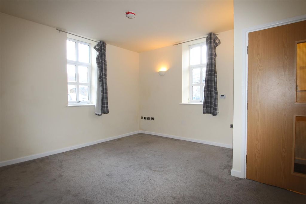 Property photo 3 of 12
