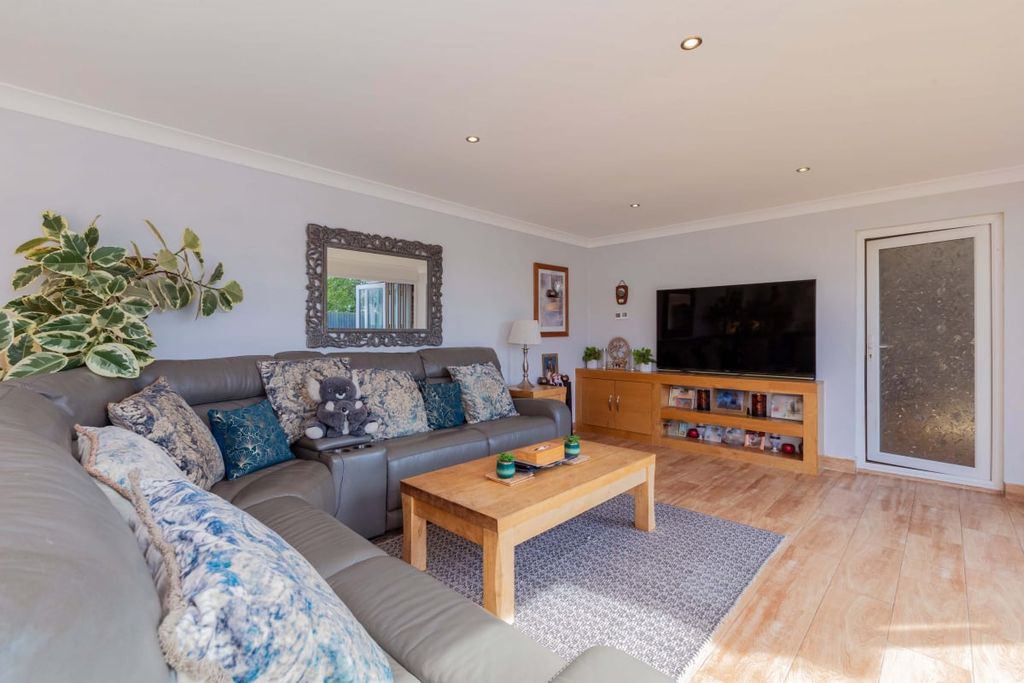 Property photo 3 of 24