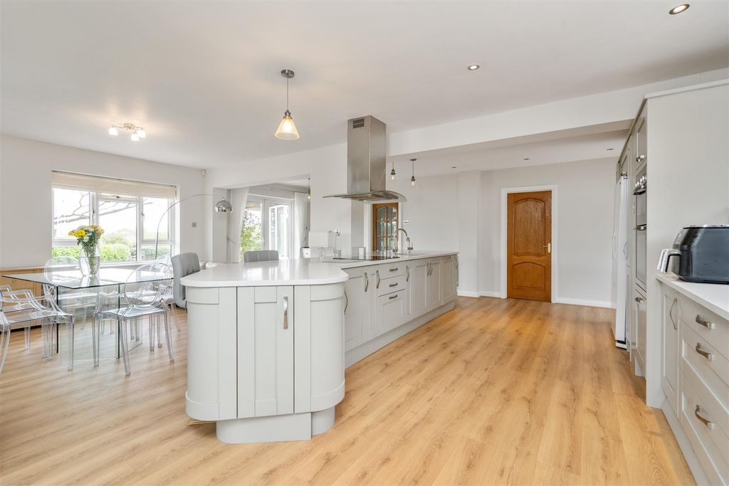 Property photo 3 of 23 Thurley Croft_24.Jpg