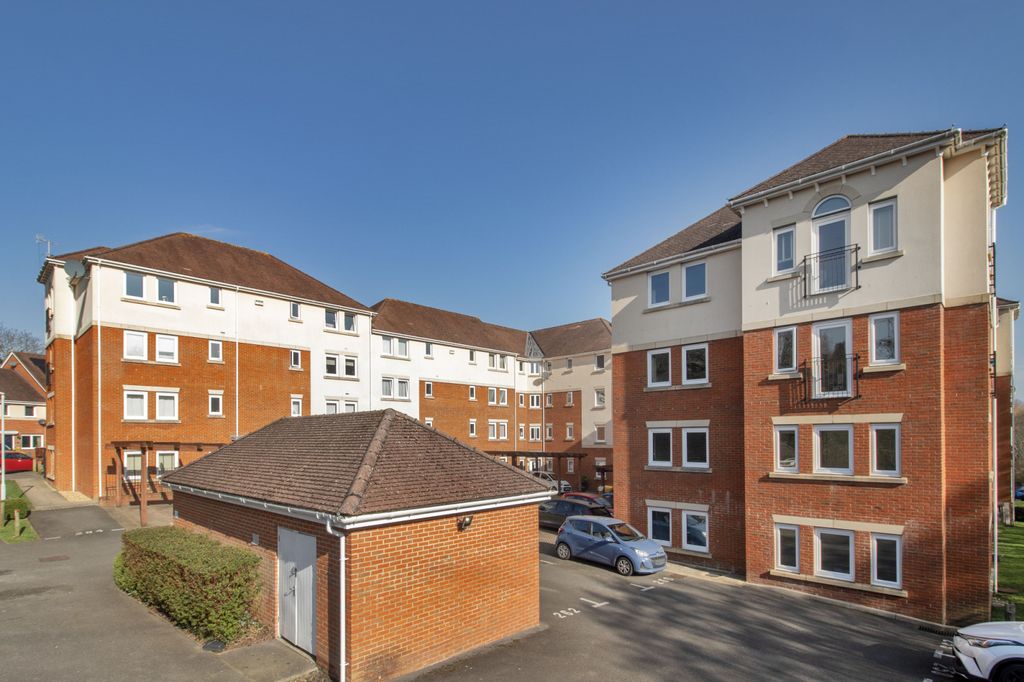 Property photo 1 of 7 Luxury Two Bedroom Apartment