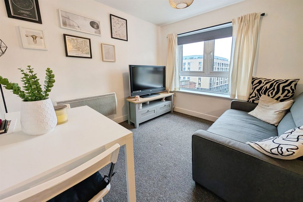 Property photo 3 of 8 (Main)