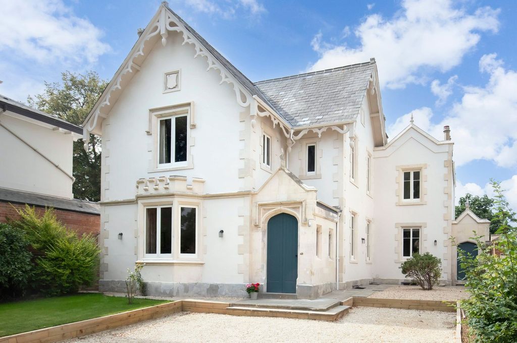 Property photo 1 of 34