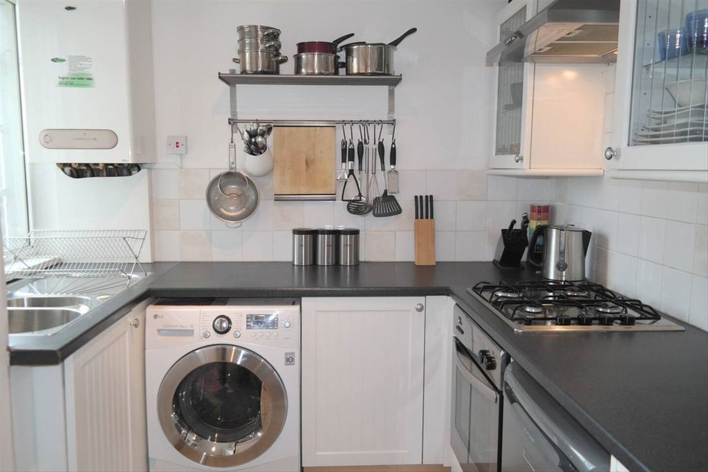 Property photo 3 of 6