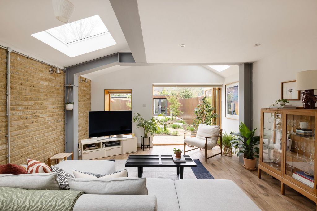 Property photo 2 of 17