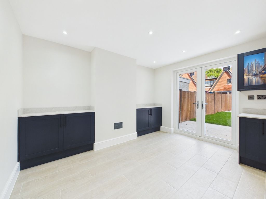 Property photo 3 of 12 5327444
