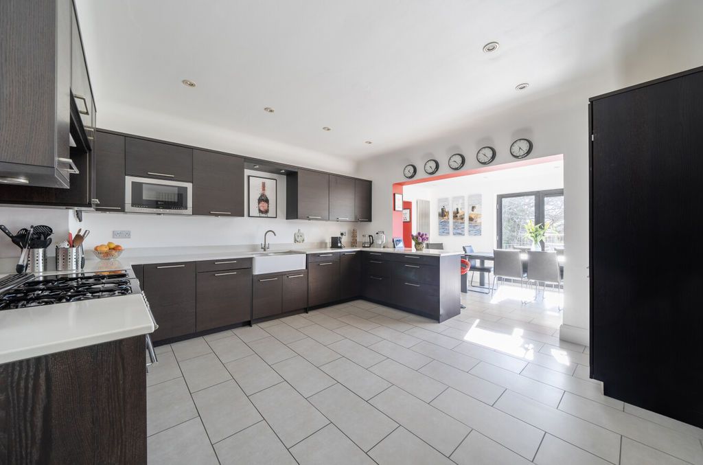 Property photo 2 of 23 Photo 11