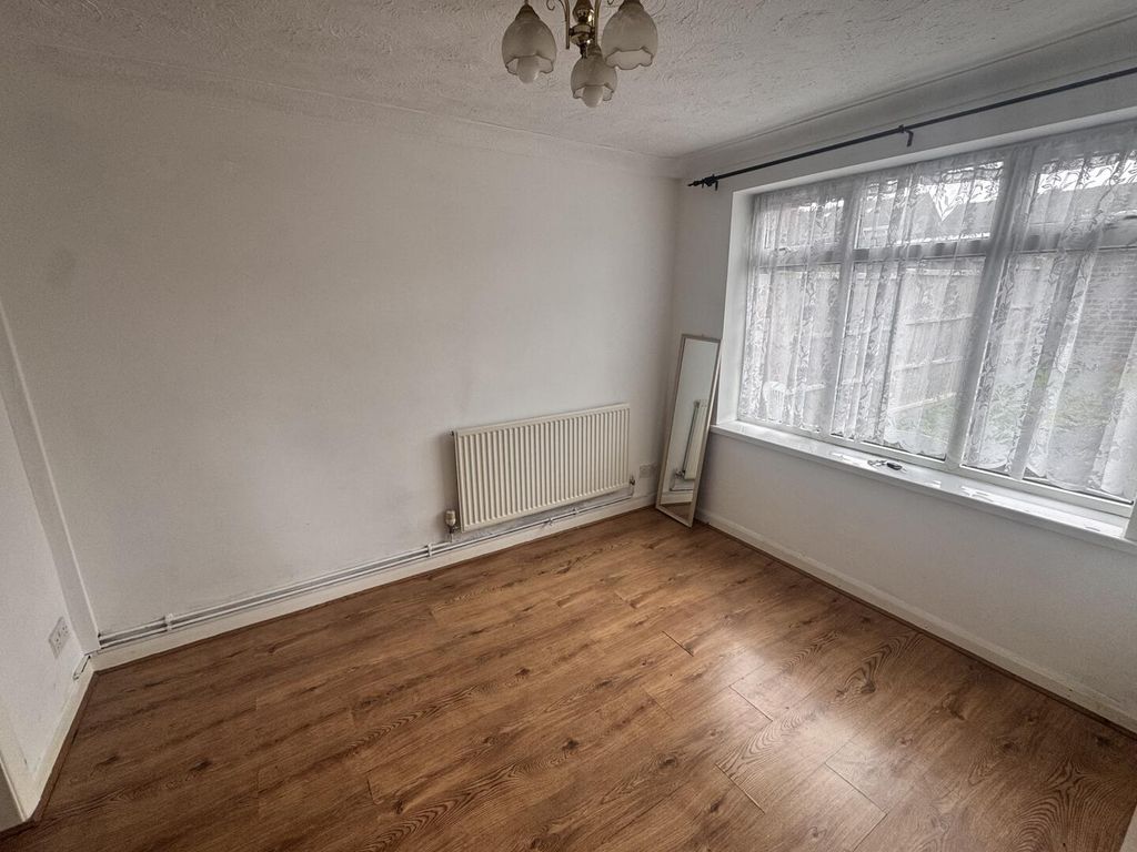 Property photo 3 of 16 Living Room