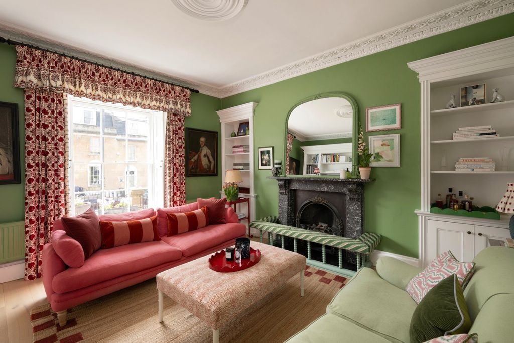 Property photo 2 of 19 Sitting Room