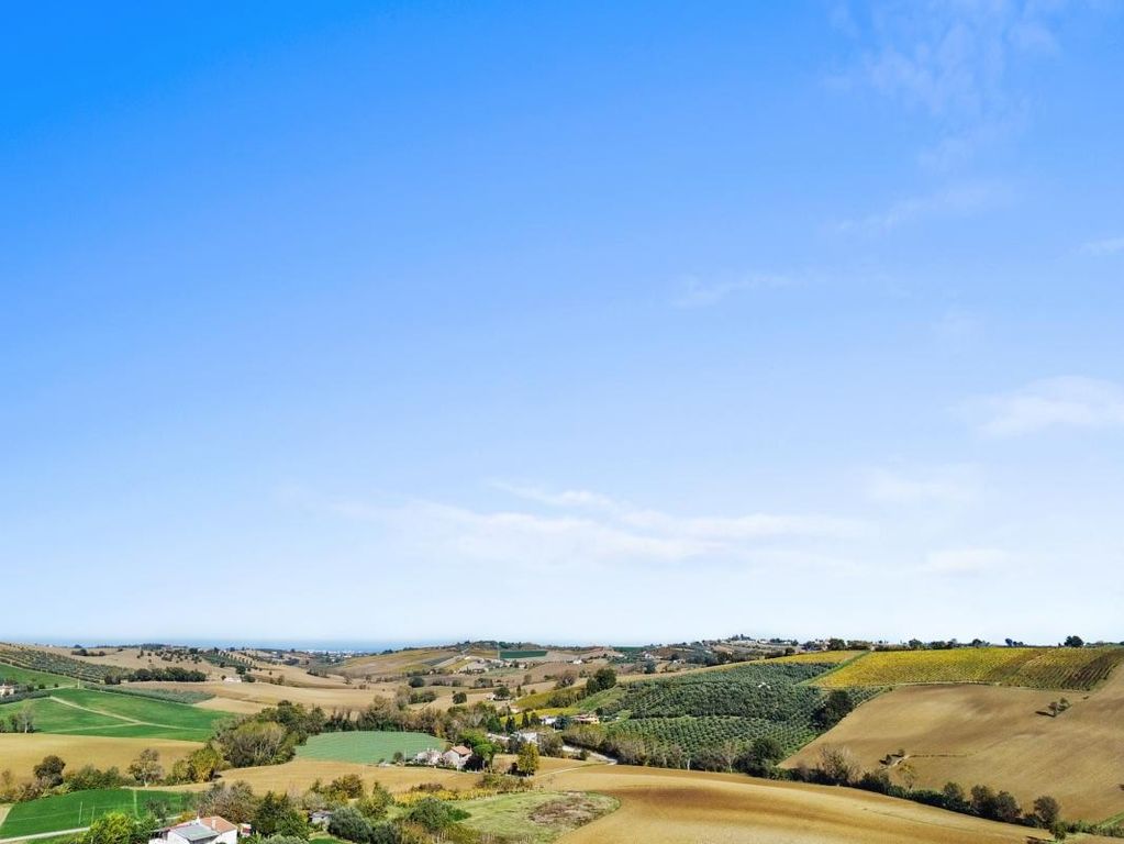 Property photo 2 of 40