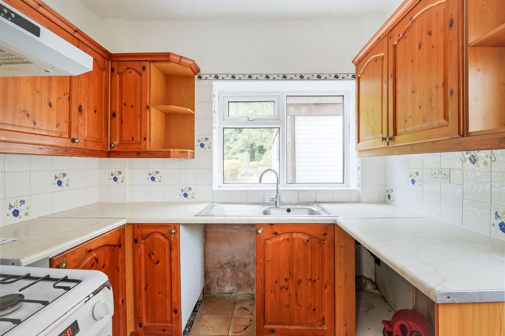 Property photo 2 of 19 Kitchen