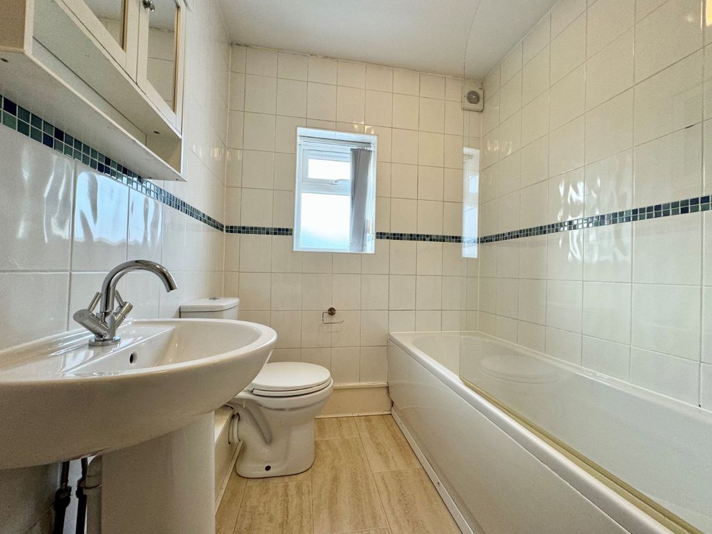 Property photo 3 of 7 Picture No. 11