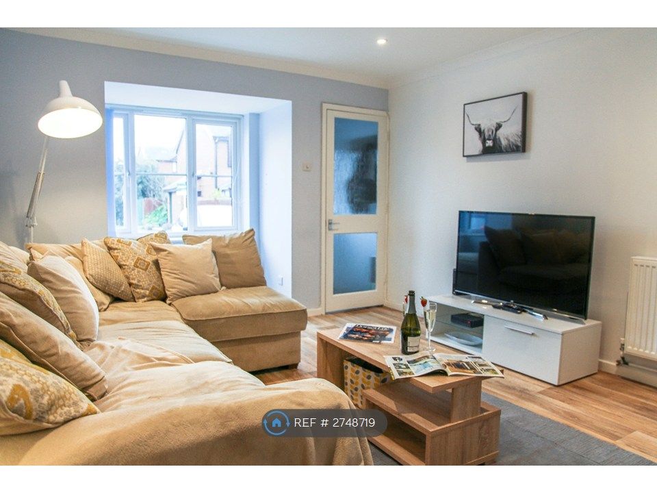 Property photo 3 of 15 Lounge