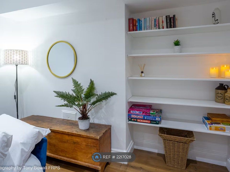 Property photo 2 of 10 Lounge