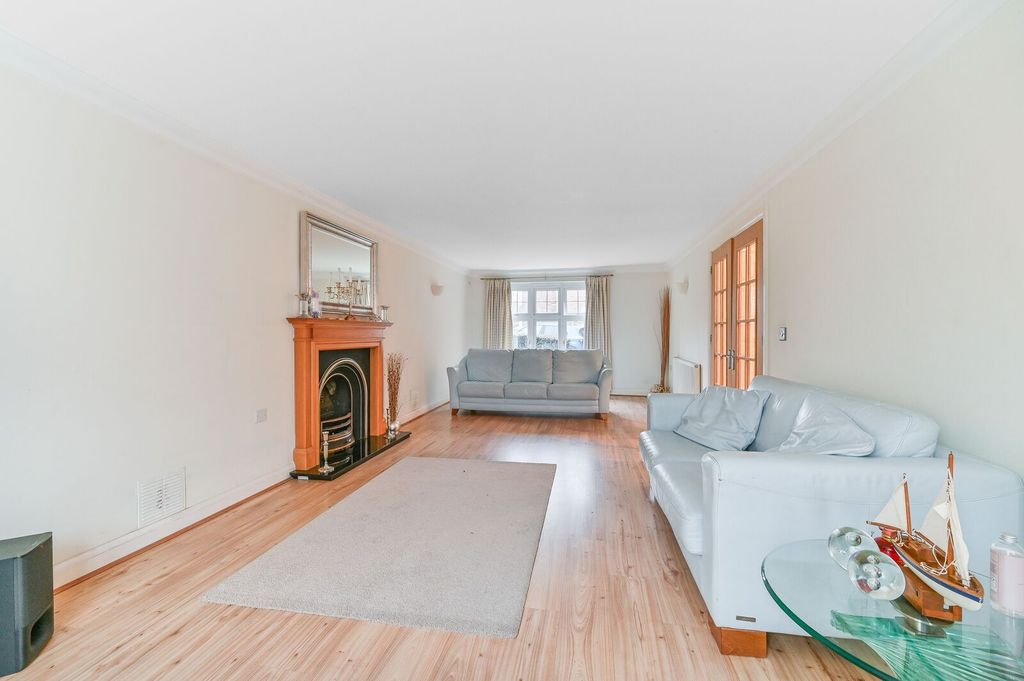 Property photo 1 of 23
