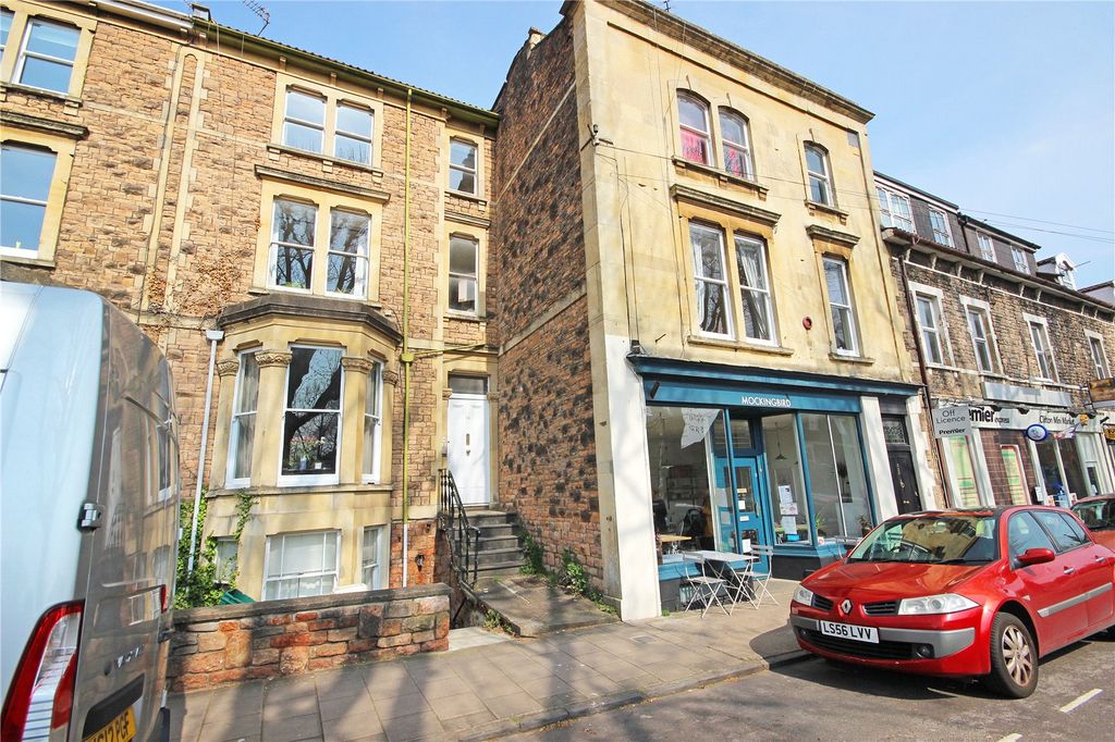 Property photo 3 of 17 Picture No. 06