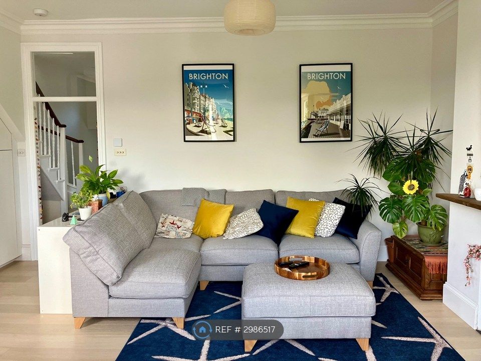 Property photo 1 of 11 Lounge