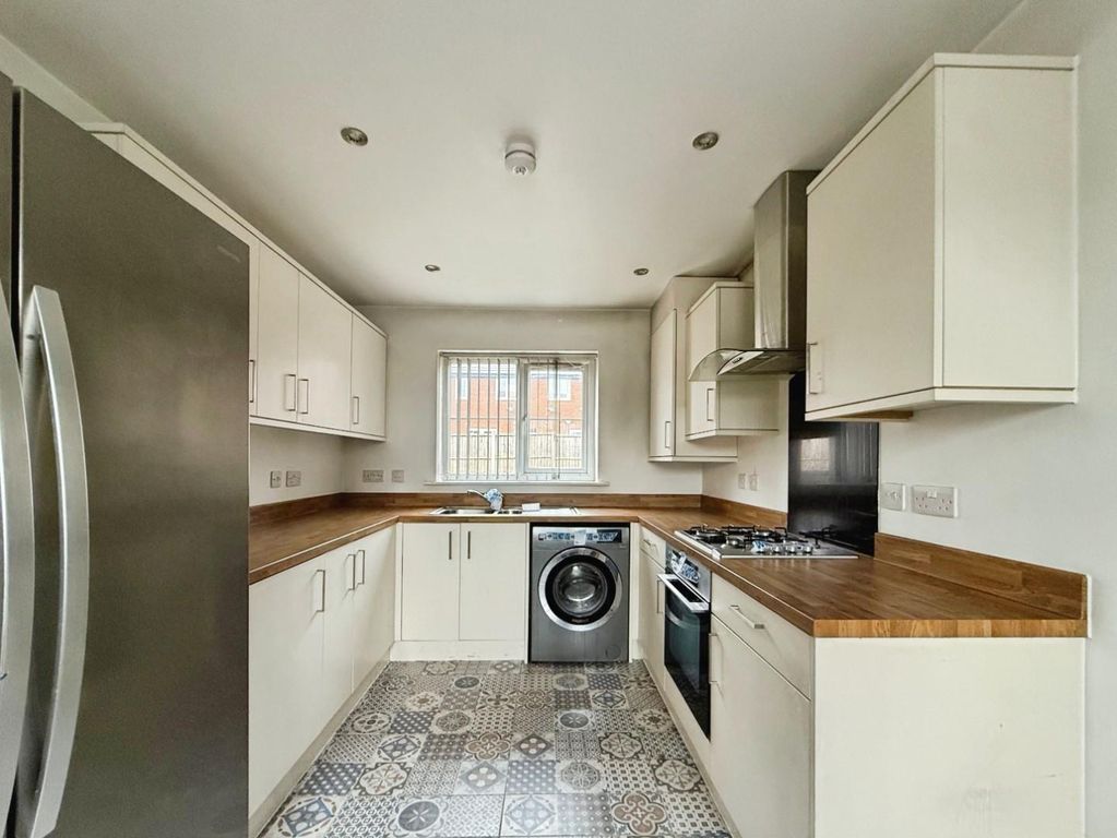 Property photo 1 of 16 0Af44d2E--4A4B-B4B8-D4Ebdaba726C-21135-00000694040