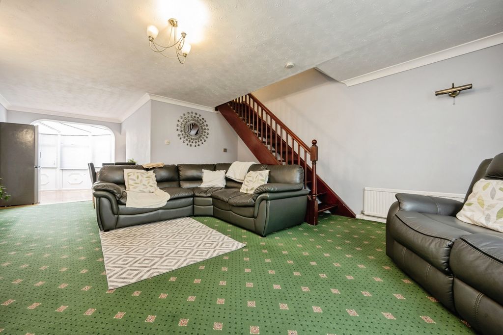 Property photo 2 of 17 Photo