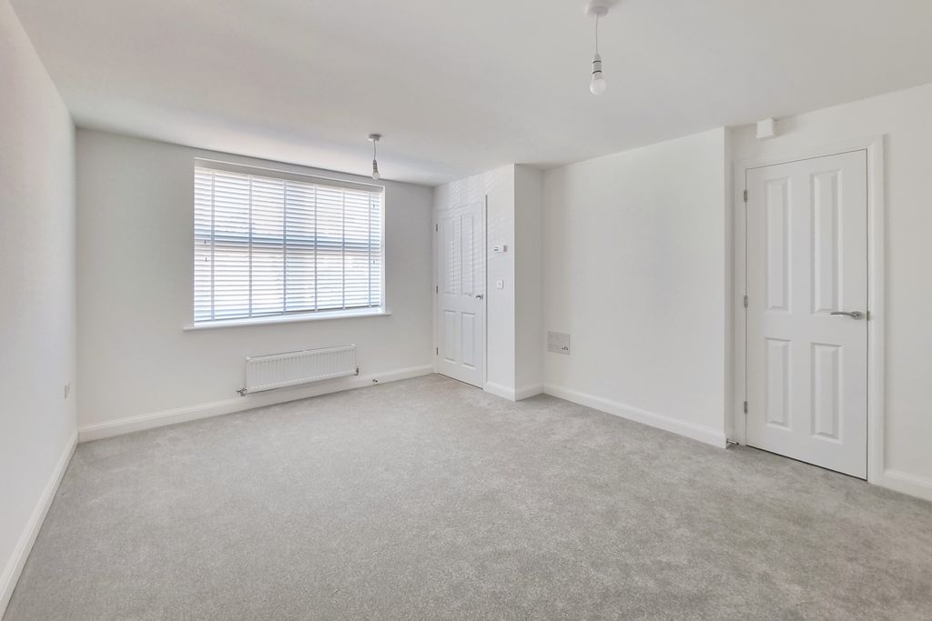 Property photo 3 of 14 20260407_164025