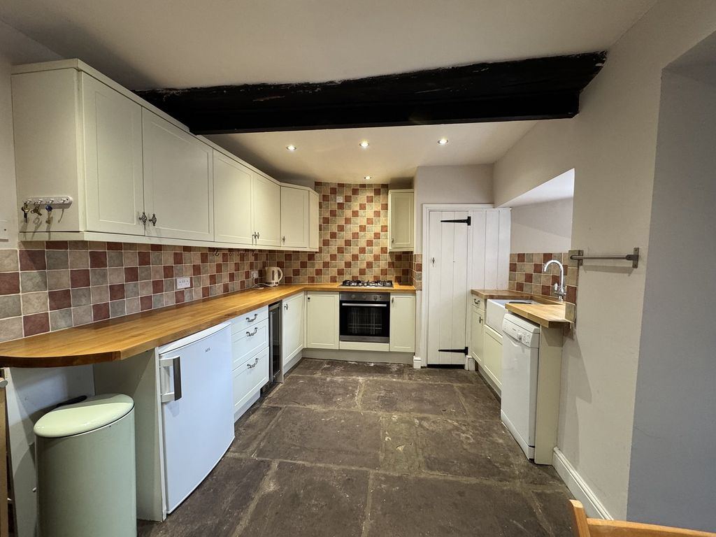 Property photo 3 of 21 Kitchen