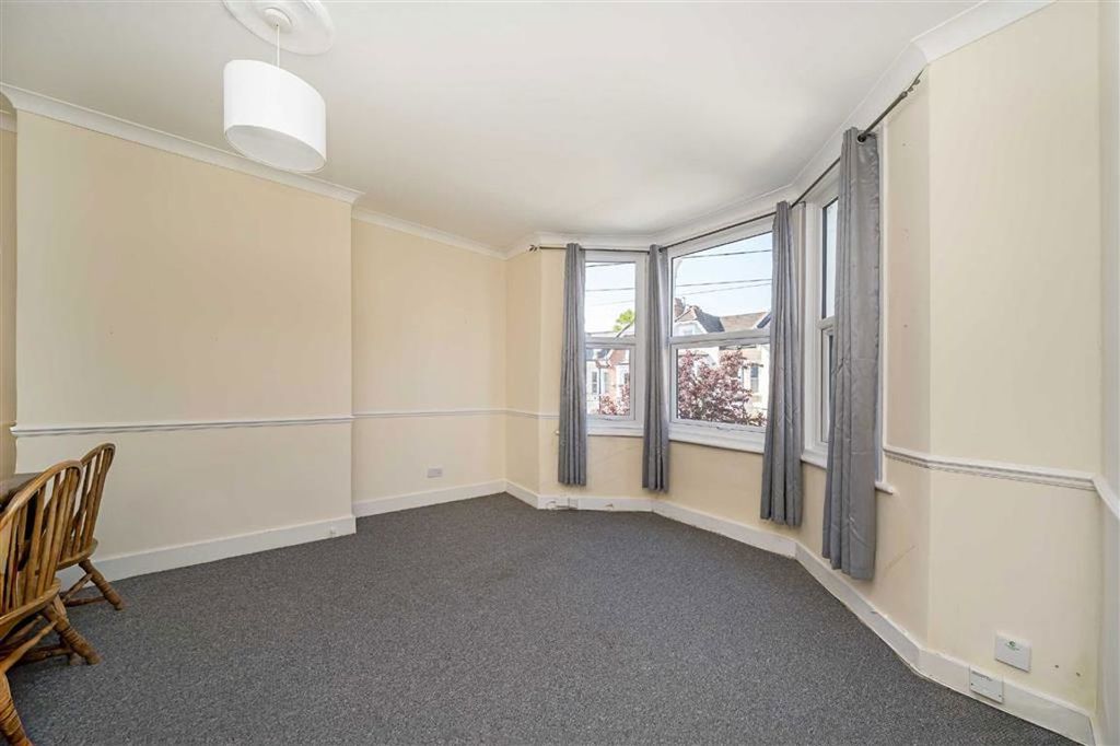 Property photo 3 of 6