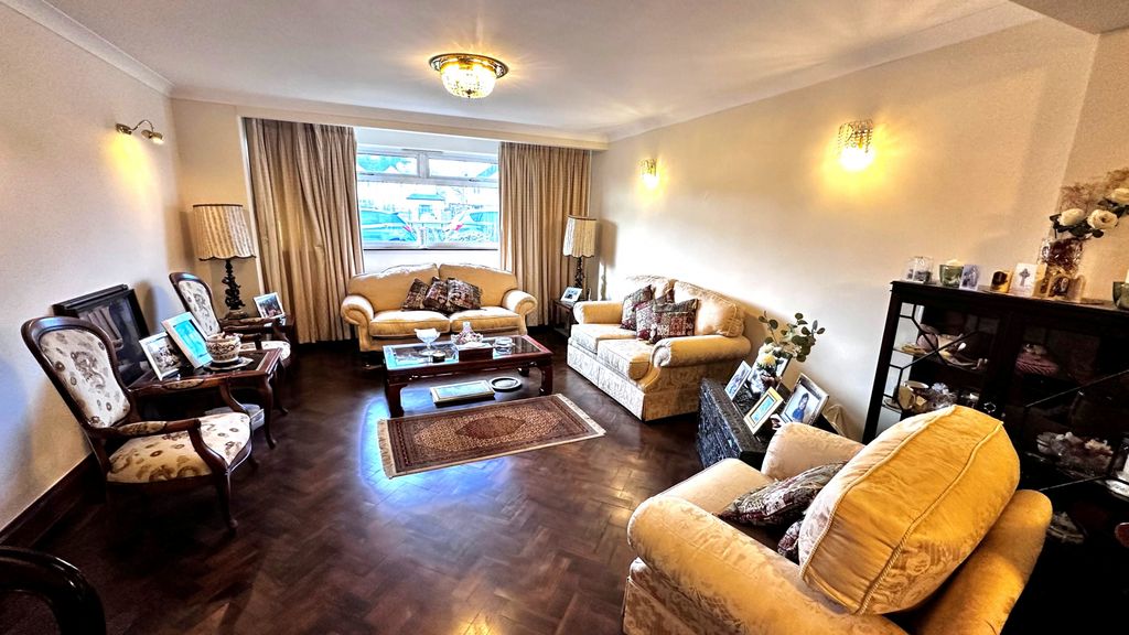 Property photo 3 of 16 Gallery