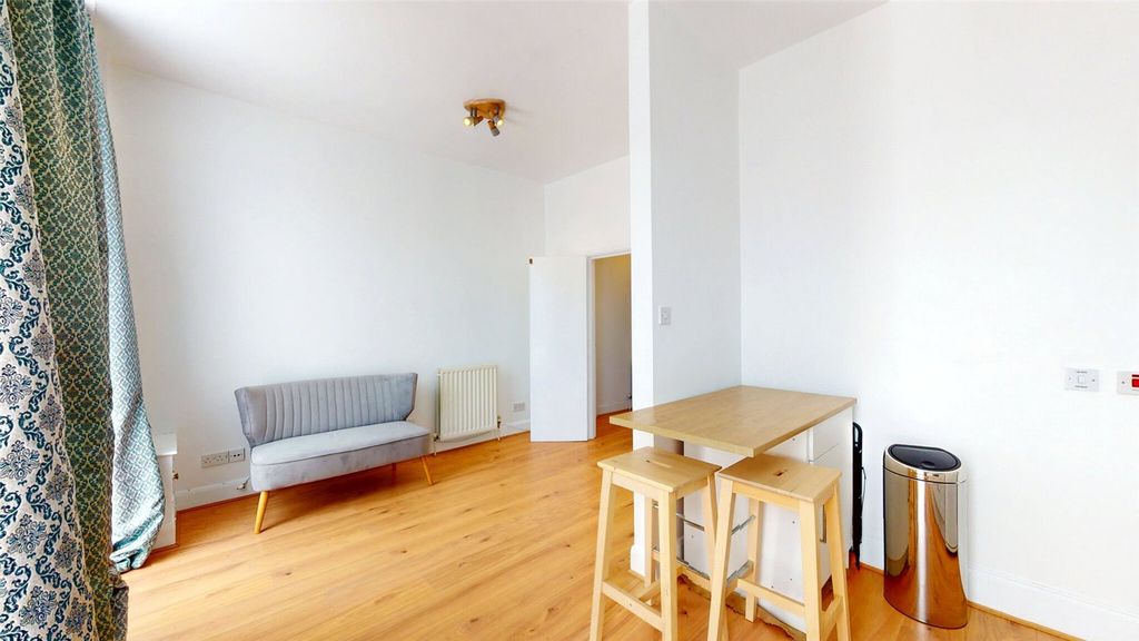 Property photo 3 of 19 Picture No. 02