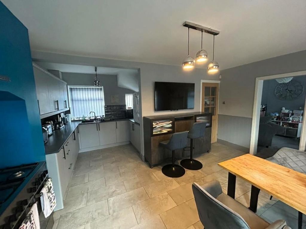 Property photo 2 of 8 Kitchen