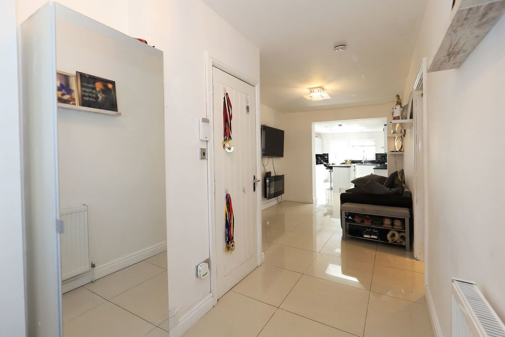 Property photo 2 of 43