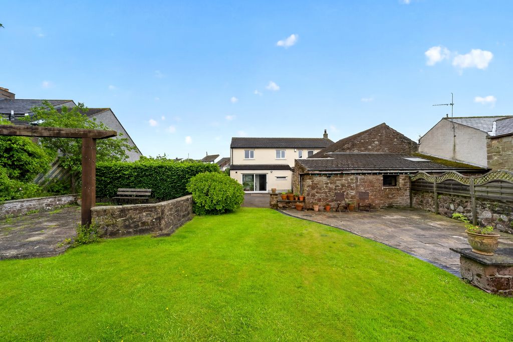 Property photo 1 of 18 Outside