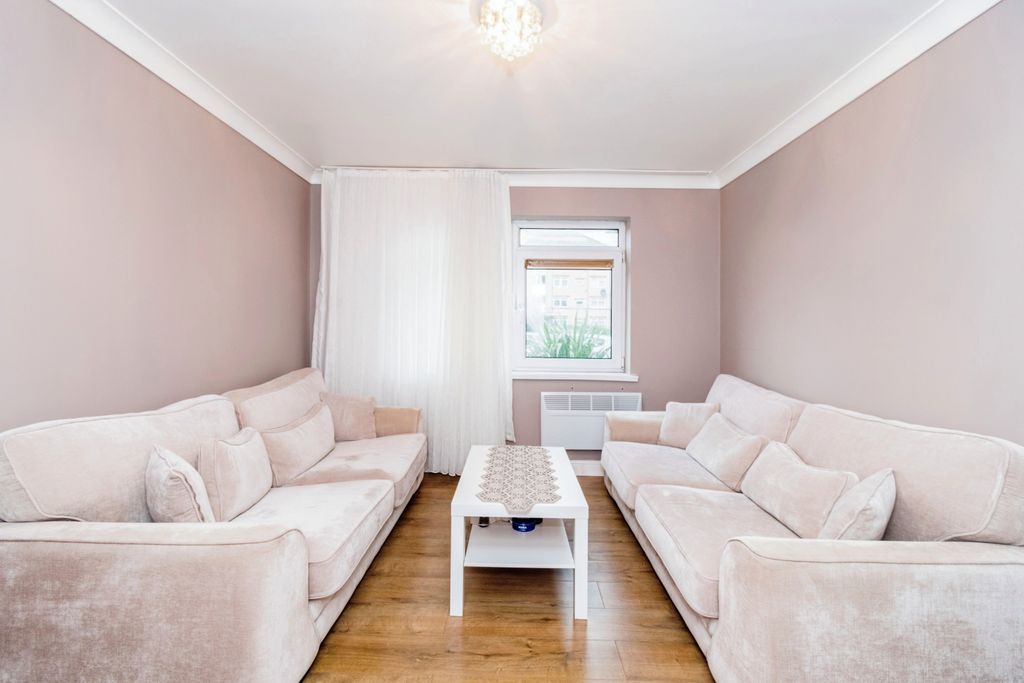 Property photo 2 of 8 Lounge