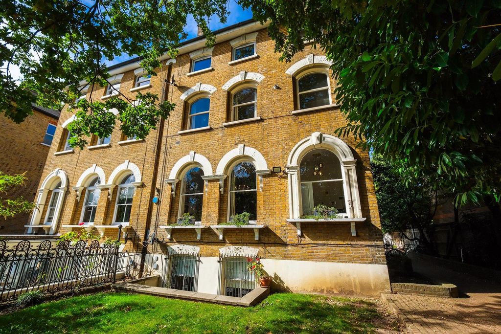 Property photo 1 of 25 Flat 2, 70 Hermon Hill-34.Jpg