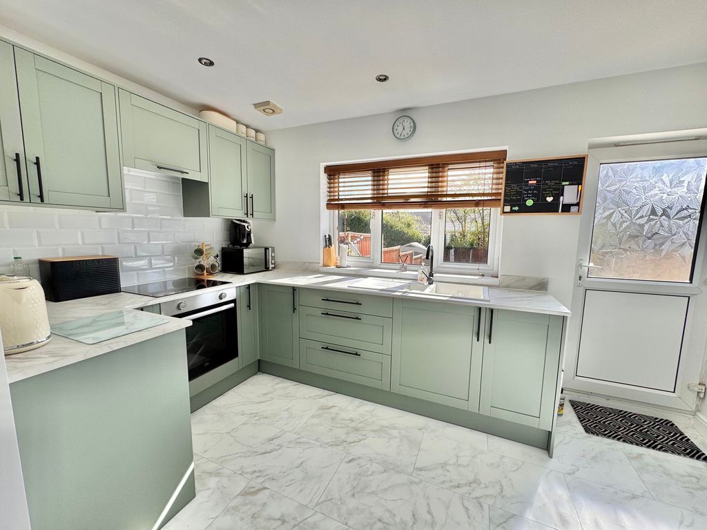 Property photo 3 of 33