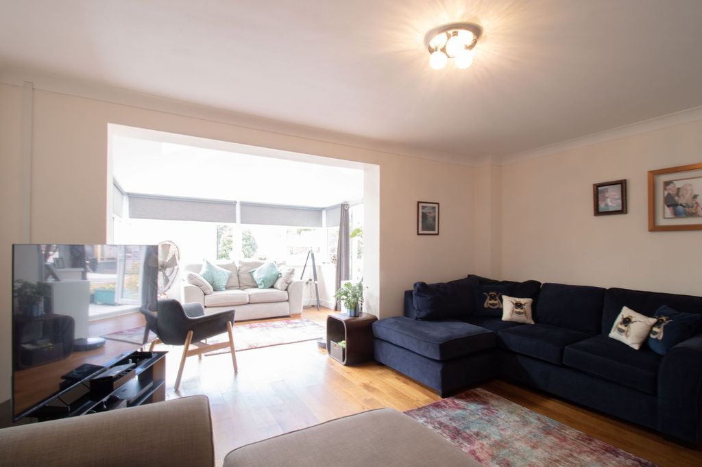 Property photo 3 of 47